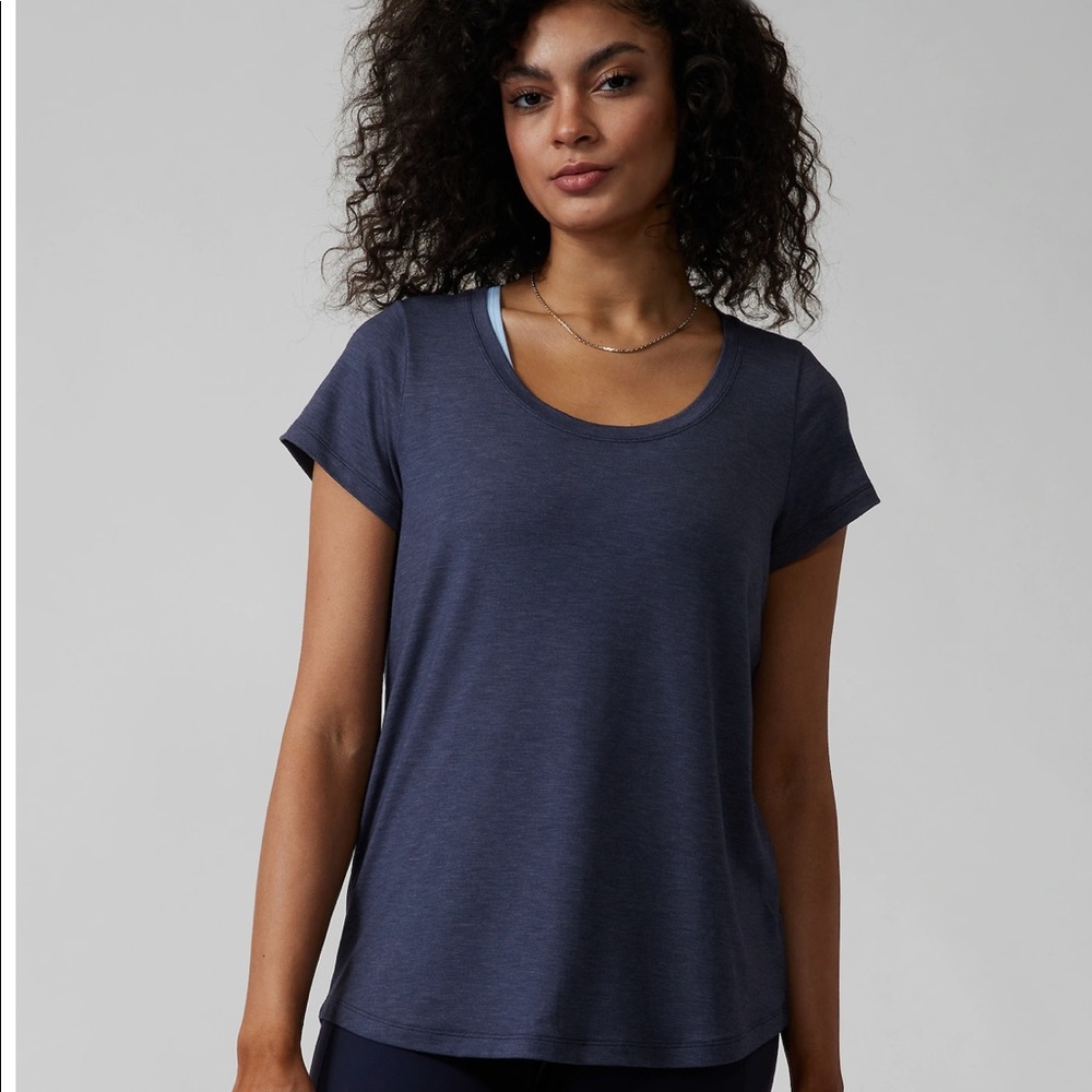 Athleta Brewzy blue t shirt sz small